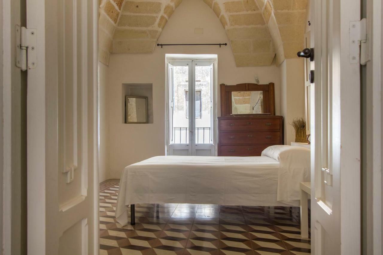 Explore The Historic City On Foot From An Old Town House Лечче Экстерьер фото
