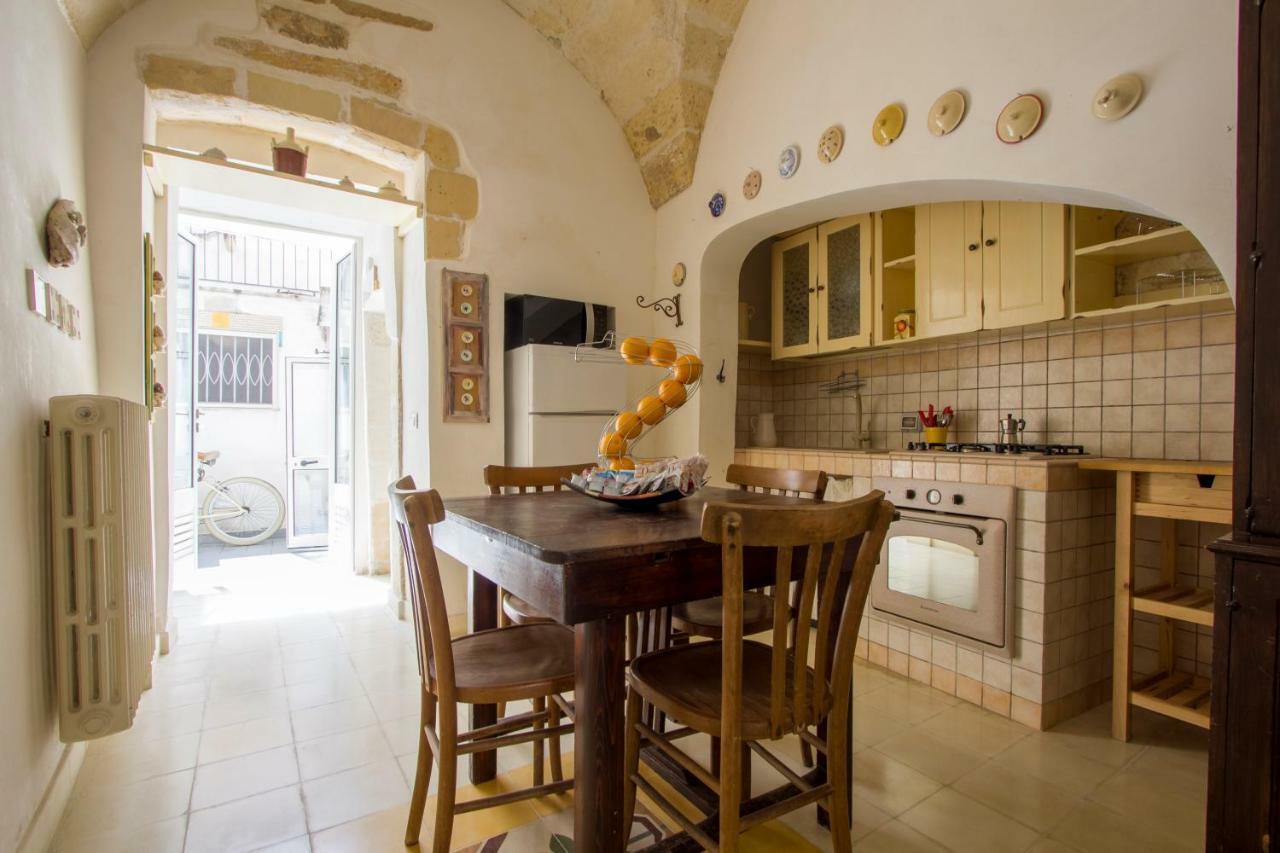 Explore The Historic City On Foot From An Old Town House Лечче Экстерьер фото